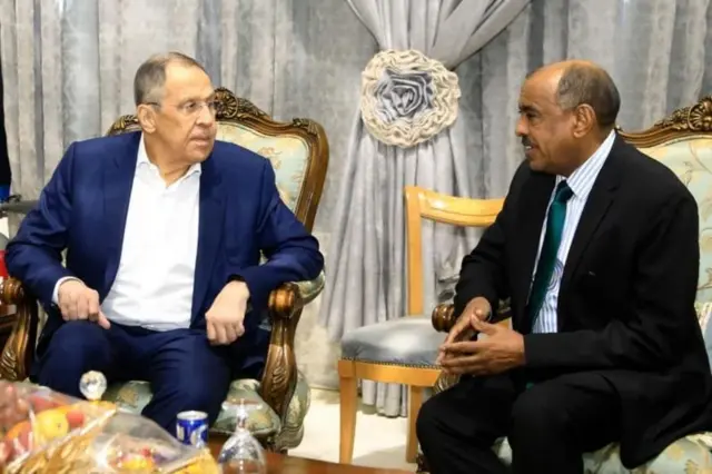 Sergueï Lavrov s'entretient avec une autorité soudanaise