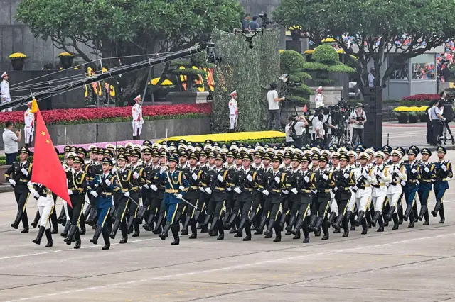 Binh sĩ Trung Quốc diễu binh ở Hà Nội dịp Quốc khánh năm 2025