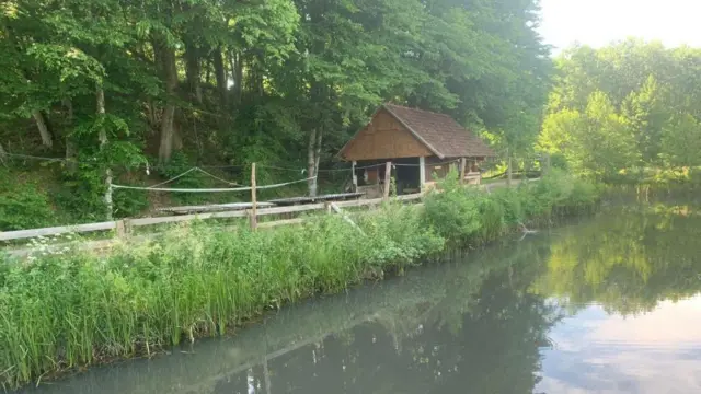 letnjikovac pored ribnjaka porodice Bajić
