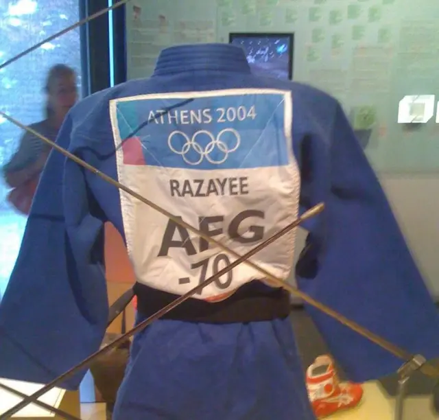 لباس وزرشکار زن افغانستان