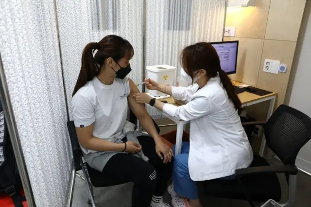 Tiêm vaccine ở Seoul