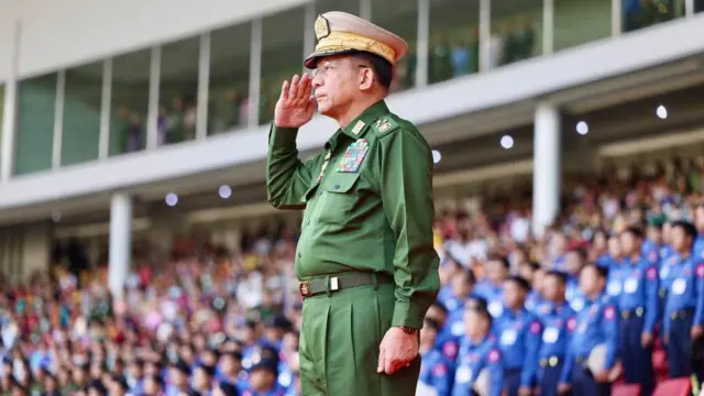 ရွေးကောက်ပွဲပြီးလို့ ဗိုလ်ချုပ်မှူးကြီးမင်းအောင်လှိုင်က သမ္မတလုပ်ရင်တောင် တပ်မတော်ကာကွယ်ရေးဦးစီးချုပ်ရာထူးကို စွန့်လွှတ်ခဲ့ရမှာဖြစ်ပါတယ်။