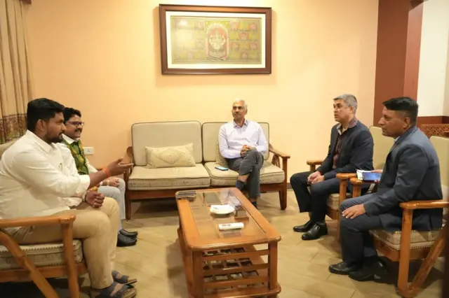 नेपाली दूतावास के अ धिकारी