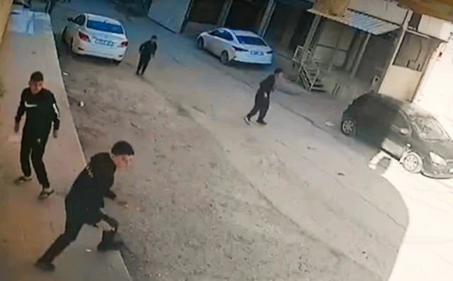 Güvenlik kamerası görüntüsünde Basil en önde görülüyor