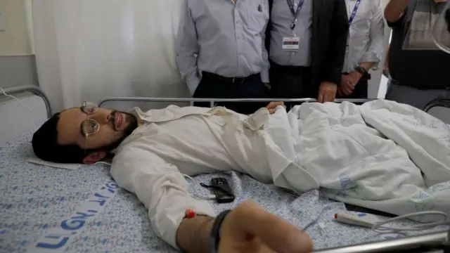 أحد المصابين في المستشفى