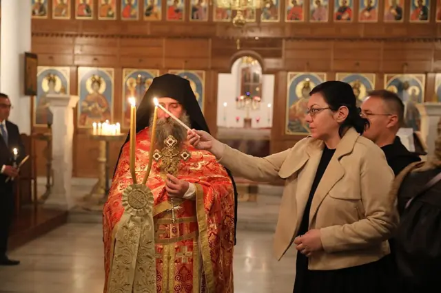 Edirne'deki Sveti Konstantin ve Elena Kilisesi'nde yapılan Paskalya ayini