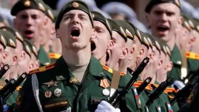 آلاف من الجنود شاركوا في الاحتفال.