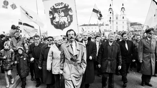 Вячеслав Сивчик во главе колонне на "Чернобыльском шляхе" 1997 года