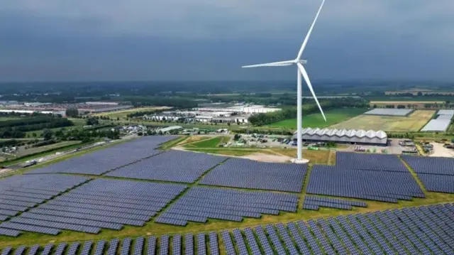 Европада қайта тикланувчи энергия улуши жадал ошмоқда, аммо ишлаб чиқариш ва нақлиётда нефт ва газ ўрнини босиши қийин