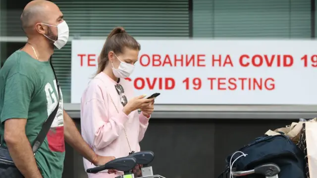 Тестирование на коронавирус в аэропорту Внуково