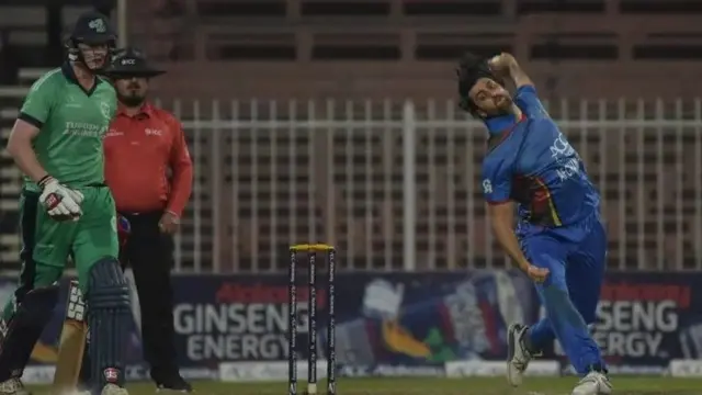 شاپور ځدراڼ د بال اچولو پر مهال 