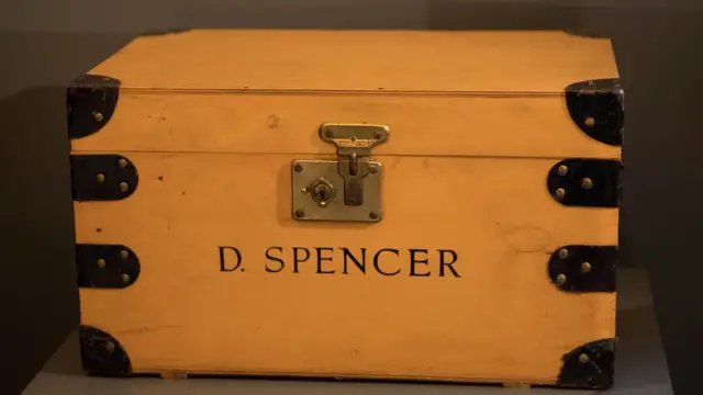 Diana Spencer adıyla geçirdiği çocukluğuna ait birçok özel eşya da, sergide yer bulacak.