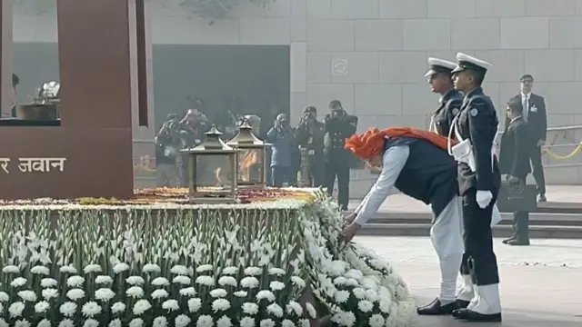 பிரதமர் மோதி மரியாதை செலுத்தினார்