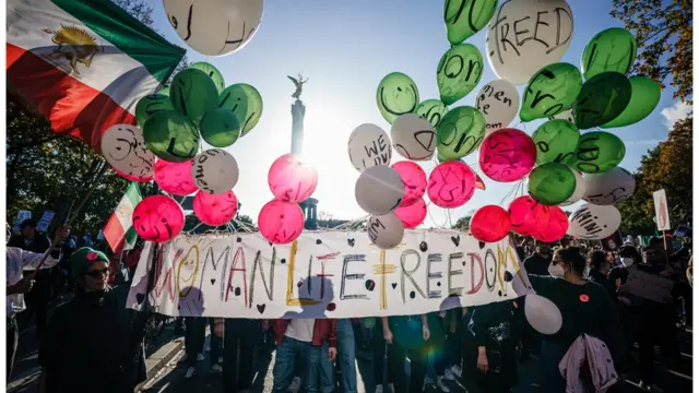 Протестующие иранцы в Германии