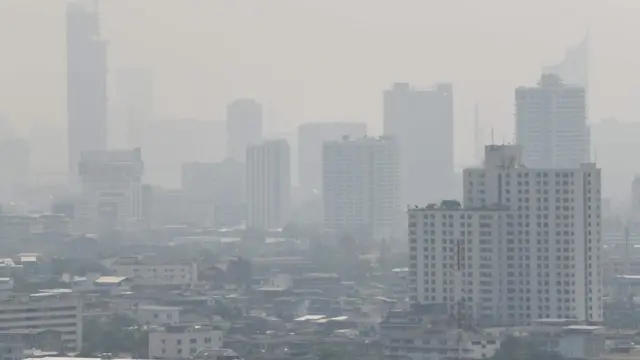 ฝุ่น PM2.5 เป็นอีกปัญหาที่ทำลายสุขภาพของคนกรุง และเป็นนโยบายหาเสียงของผู้สมัครผู้ว่าฯ ทุกคน