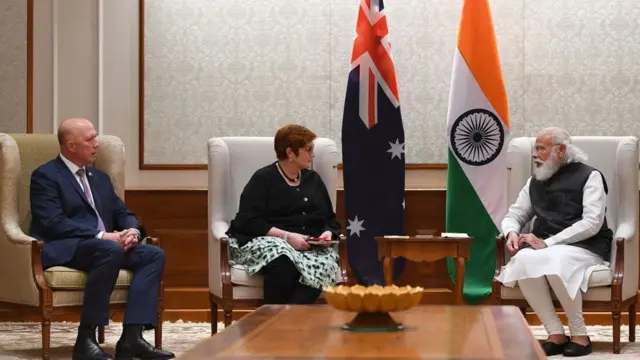 ऑस्ट्रेलियाई विदेश मंत्री पीएम मोदी से बात करती हुईं