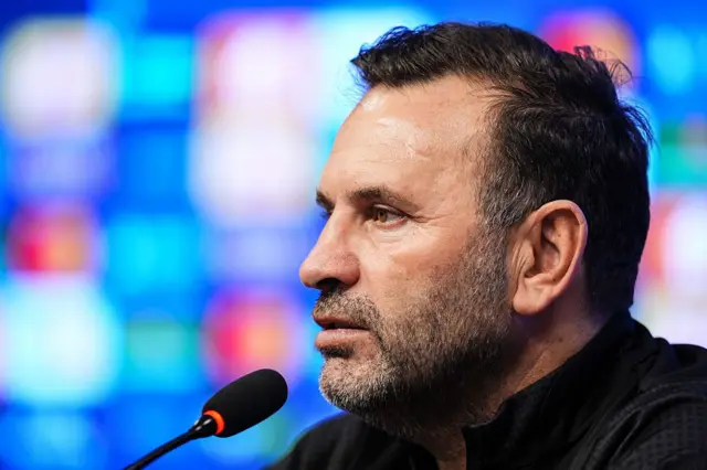 Okan Buruk basın toplantısında konuşuyor