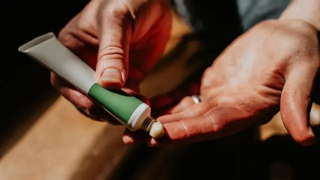 या आजाराला सतत मॉइश्चरायझेशन आवश्यक असतं.