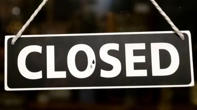Cartel que dice "cerrado"
