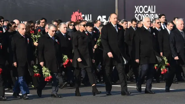 Prezident İlham Əliyev ailəsi və digər rəsmilərlə birlikdə