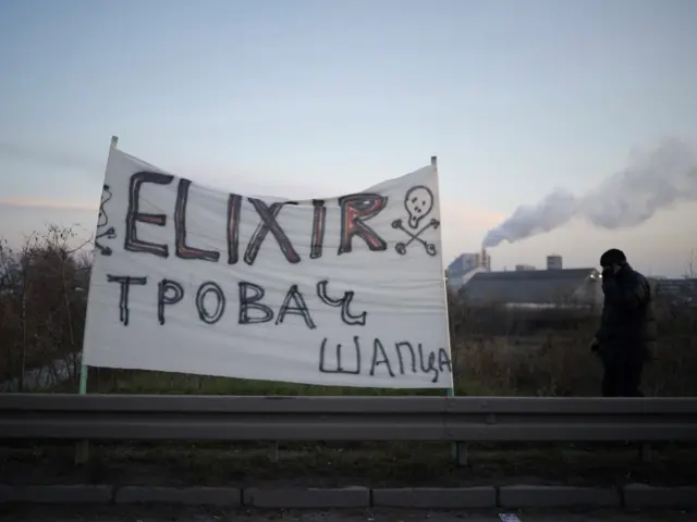 Posle blokade mosta, demonstranti su se prošetali do centra grada.
