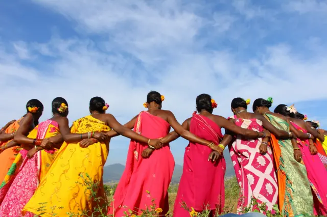 ఆంధ్రప్రదేశ్‌లోని వాల్మీకి తెగ మహిళల దింసా నృత్య ప్రదర్శన