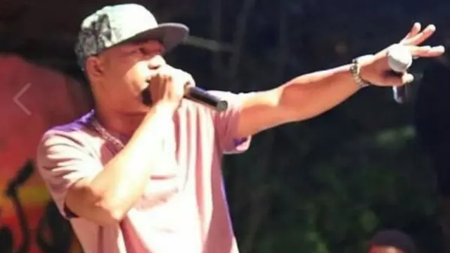 Katika wimbo wake 'Iam Sorry JK'' Nikki Mbishialiongelea kuhusu namna baadhi ya Watanzania akiwemo yeye walimkosoa vibaya Kikwete alipokua mamlakani lakini sasa wanamkosa na kutamani angegombea awamu ya tatu mamlakani!.