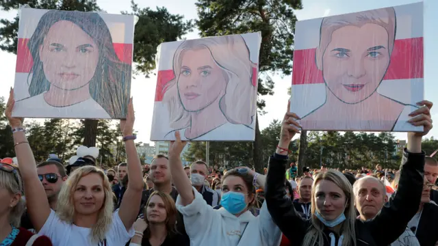 Портреты Тихановской, Вероники Цепкало и главы штаба Бабарико