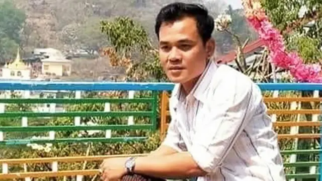  မြဝတီမြို့က  အလွတ်တန်းသတင်းထောက် ကိုမျိုးနောင်နောင်ဇော်(ခ)နေနော်
