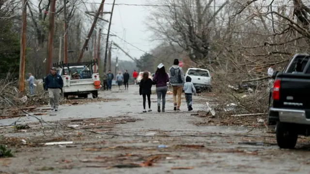 Miles de familias damnificadas en Mayfield