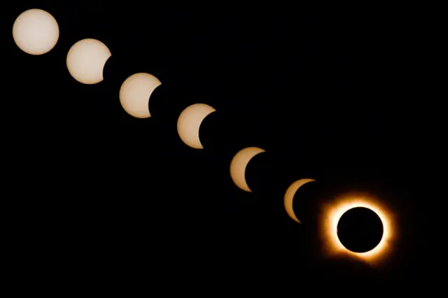 Monstagem com fotos em diferentes momentos mostra eclipse acontecendo em Arija, Espanha