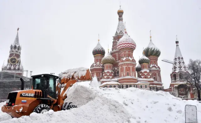 Catapila ka'eji na-ekpopu sunoo na Red Square na Moscow - 4/2/2018
