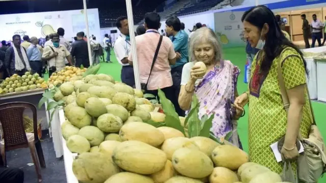 आंबे, फळं