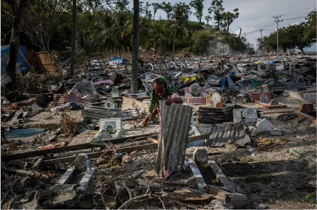 ఇండోనేసియాలో సునామీ విధ్వంసం