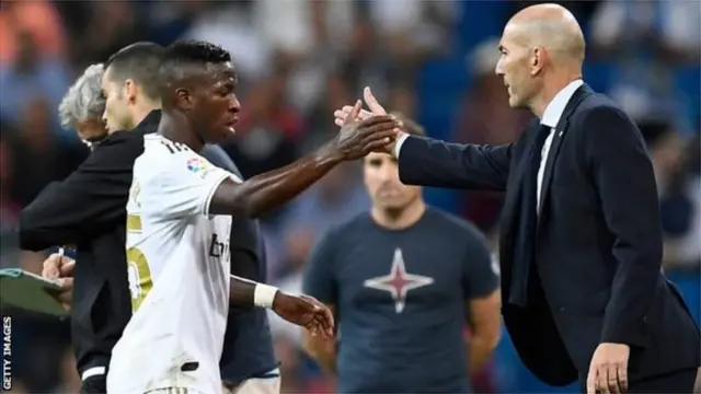Zinedine Zidane (iburyo)