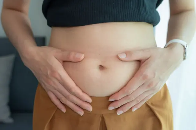 தொப்புளில் சிலருக்கு அரிப்பு மற்றும் துர்நாற்றம் ஏற்படுவது ஏன்?