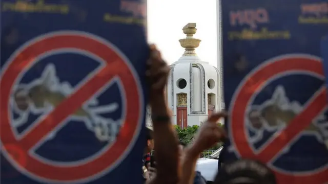 กลุ่ม "คนอยากเลือกตั้ง" ชุมนุมต่อต้านการสืบทอดอำนาจของ คสช. เมื่อ 10 ก.พ. 2561