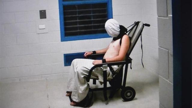 Un programa de televisión australiano publicó imágenes de torturas en centros de detención de menores.
