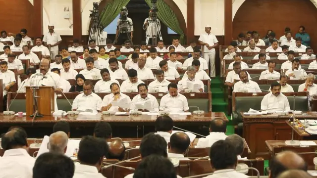 பட்ஜெட் தாக்கல் செய்யும் நிதியமைச்சர் ஜெயகுமார்