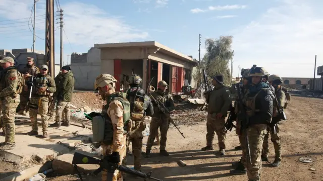 Musul'daki operasyonlarını sürdüren Irak ordusu güçleri