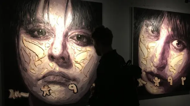 تابلوی 'به چپ چپ' اثر بابک روشنی‌نژاد