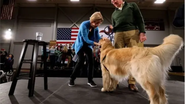 প্রচারণা মঞ্চে এলিজাবেথ ওয়ারেন