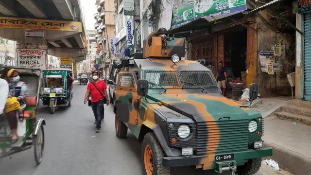 ব্রাহ্মণবাড়িয়ায় সাঁজোয়া যানে বিজিবির টহল