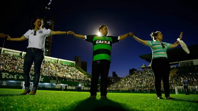 La vigilia se extendió durante la noche