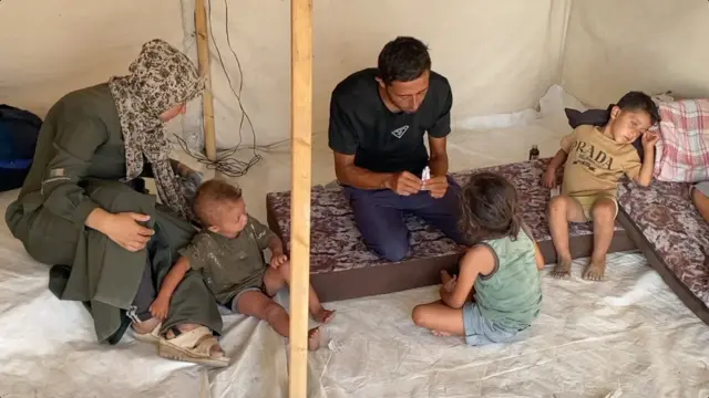 تطلب سميرة ووالدتها على مدار الأربع وعشرين ساعة حك جلدهم فهم لا يستطيعون التحمل