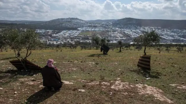 ईशान्य सीरियामध्ये सीरियाच्या सरकारची पकड सैल होते आहे