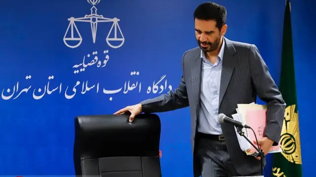 رئیس دادگاه گفته است "بیان سوابق و خوش‌نامی‌ها در رسیدگی ما بی‌تأثیر است" و از متهمان خواسته "سعی شود دفاعیات حقوقی باشد"