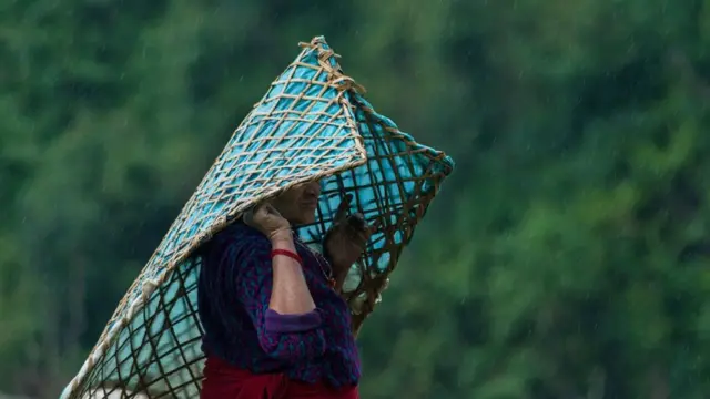 खेतमा महिला