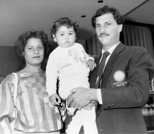 વર્ષ 1986માં રોજર બિન્ની તેમનાં પત્ની સિન્થિયા અને 18 મહિનાના પુત્ર સ્ટુઅર્ટ સાથે