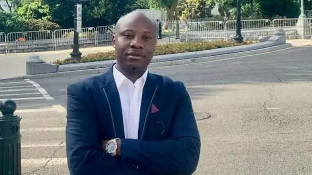 Yaves Kaduli, doktora lammii Koongoo, humnoota mootumman erga butamee dararamee booda biyya isaa keessa baqachuuf dirqame